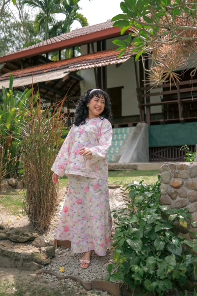 Suri Kurung Kedah Moden in Lilac